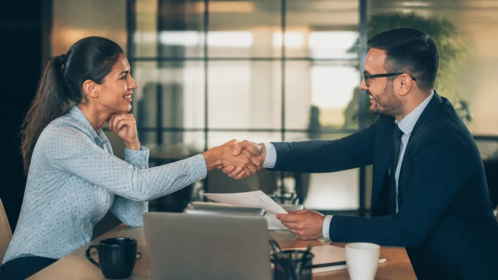 Comment attirer son premier client : méthode et conseils sans aucun texte